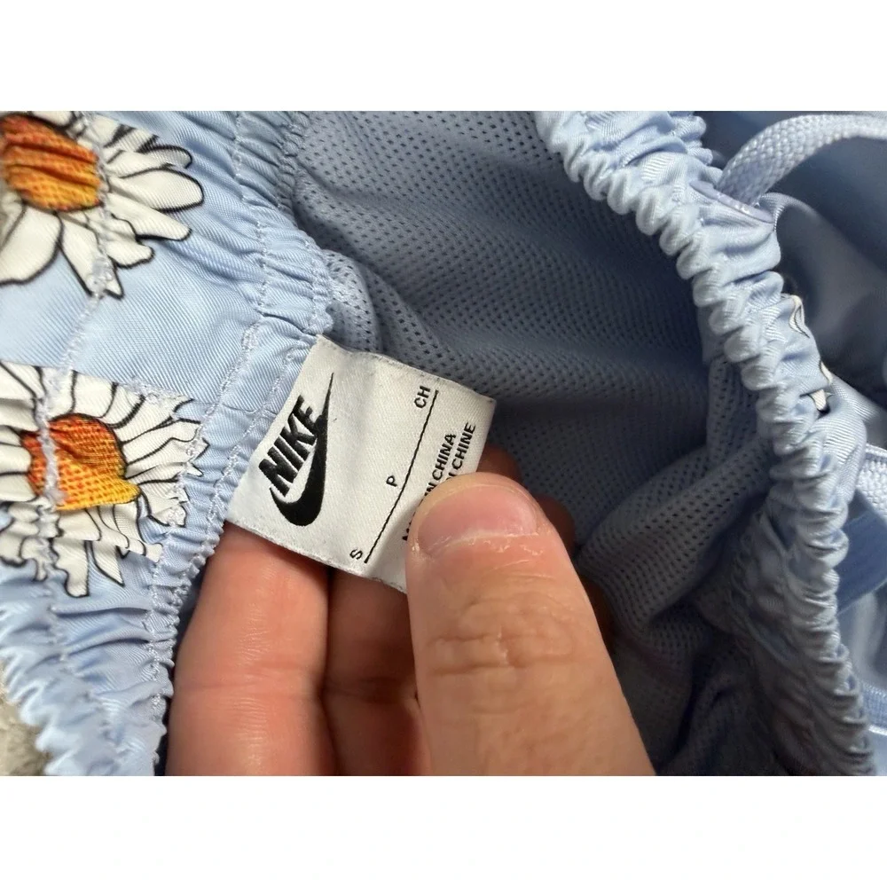 Nike Sportswear Light Blue Daisy Print Swim Shorts Summer Casual Lined‎ Mens S